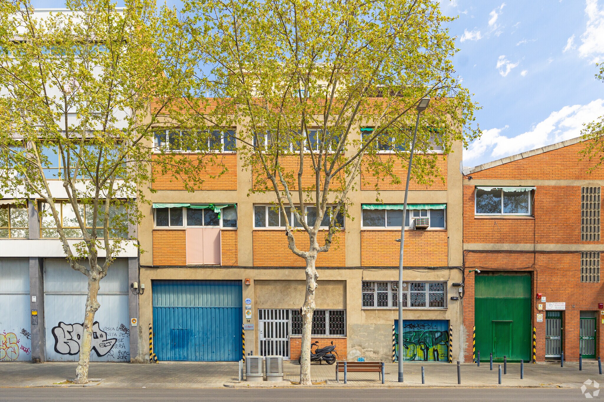 Industrial in Barcelona, Barcelona for lease Primary Photo- Image 1 of 3
