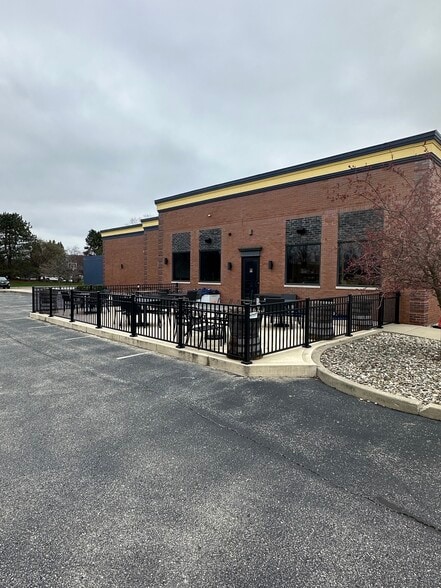 4340 Main St, Mishawaka, IN for sale - Building Photo - Image 3 of 11