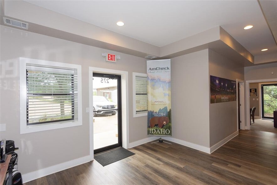 275 Frog Pond Ln, Dripping Springs, TX for lease - Building Photo - Image 3 of 22