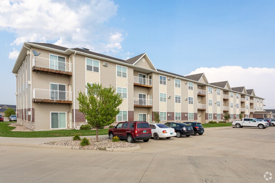 3311 8th St NE, Minot, ND for sale - Building Photo - Image 1 of 1