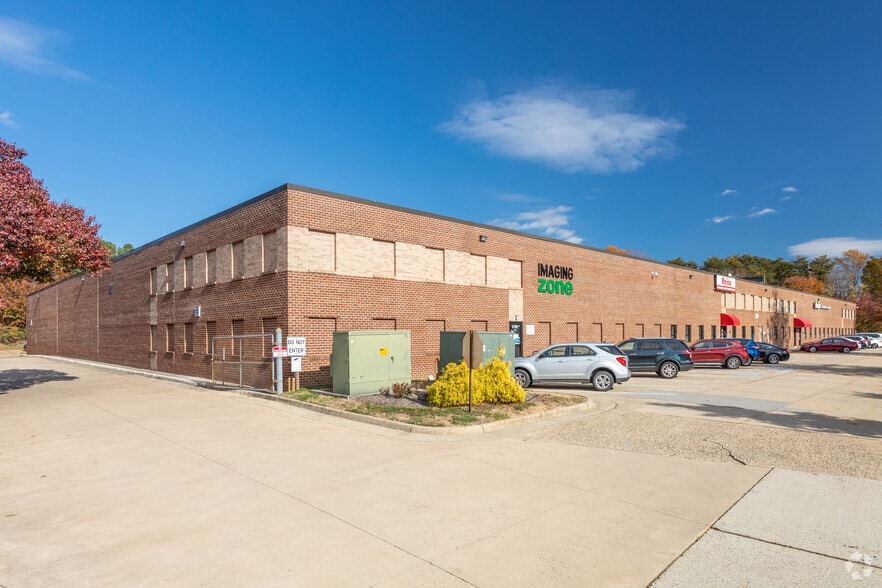 6790 Commercial Dr, Springfield, VA for lease - Primary Photo - Image 1 of 4
