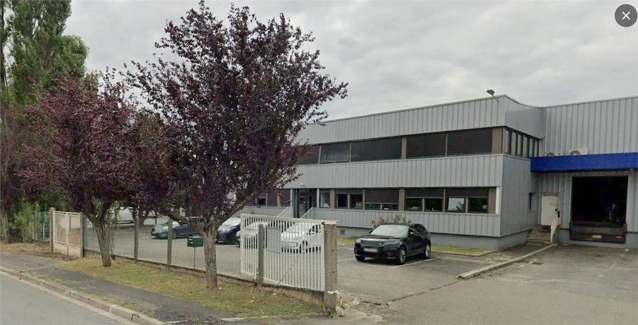 Flex in Louvres for lease Building Photo- Image 1 of 7