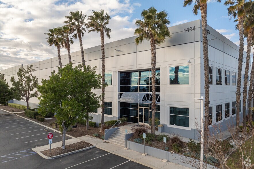 1464 W Merrill Ave, Rialto, CA for lease - Building Photo - Image 3 of 7