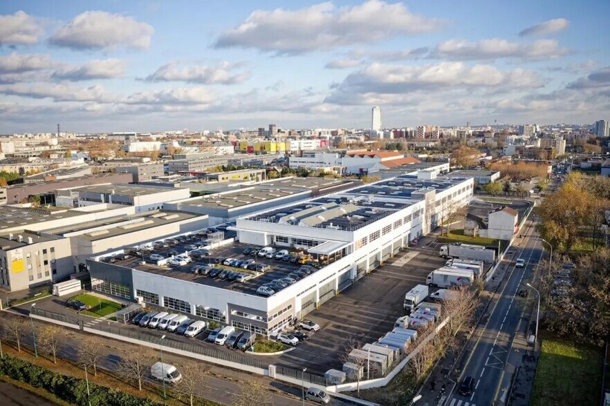 Office in Gennevilliers for lease - Building Photo - Image 1 of 5