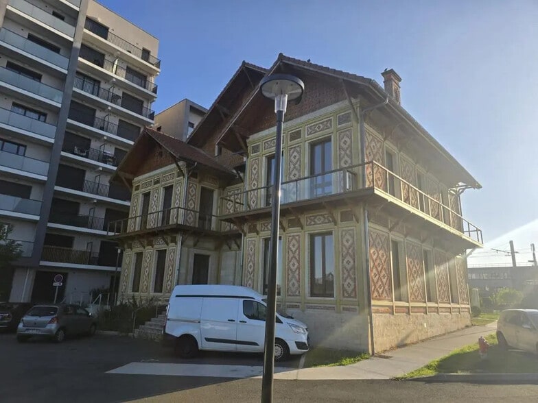 Office in Lormont for sale - Building Photo - Image 3 of 5