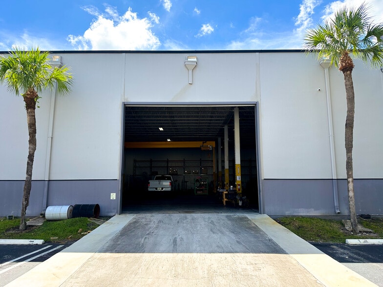 14525 NW 60th Ave, Miami Lakes, FL for lease - Building Photo - Image 3 of 7