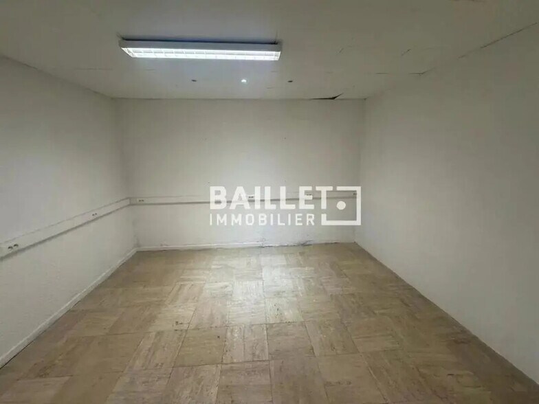 Retail in Cannes for lease - Interior Photo - Image 3 of 10