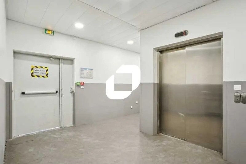 Office in Le Pré-Saint-Gervais for lease - Lobby - Image 3 of 14