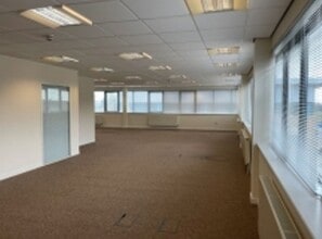 Lakeside Dr, Newport for lease Interior Photo- Image 2 of 3