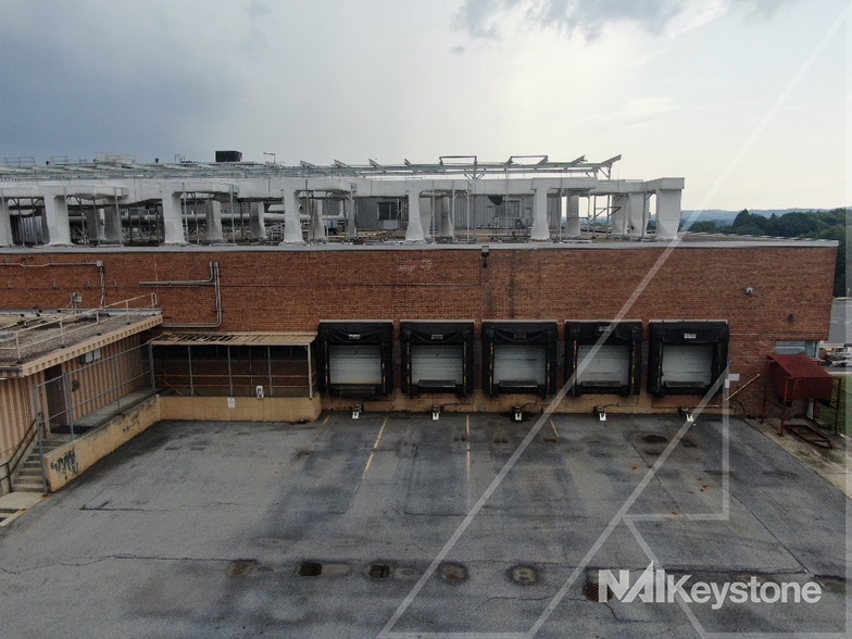 2525 N 12th St, Reading, PA for lease - Building Photo - Image 2 of 5