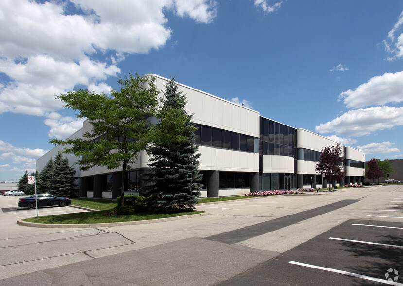 6485 Airport Rd, Mississauga, ON for lease - Building Photo - Image 2 of 2