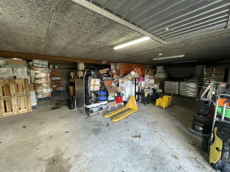 Flex in Linas for sale - Building Photo - Image 2 of 14