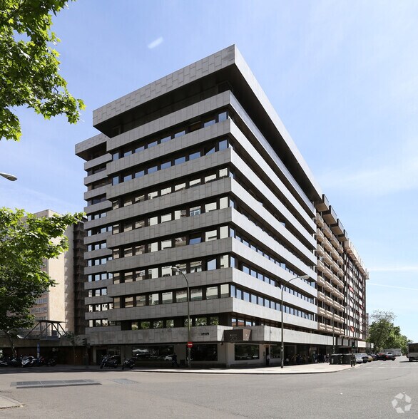 Calle de Orense, 70, Madrid, Madrid for lease - Building Photo - Image 3 of 4
