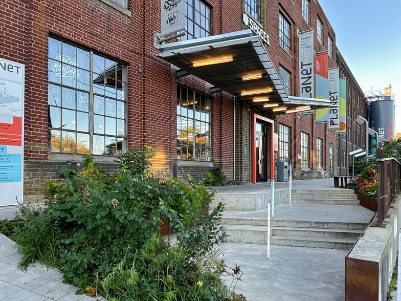 1655 Dupont St, Toronto, ON for lease - Building Photo - Image 3 of 45