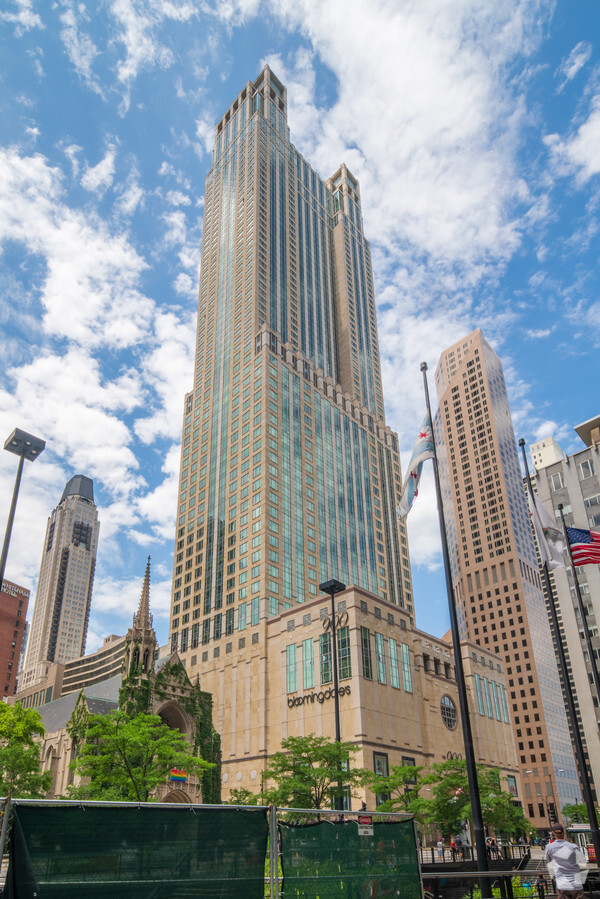 900 N Michigan Ave, Chicago, IL 60611 - 900 Tower Offices | LoopNet