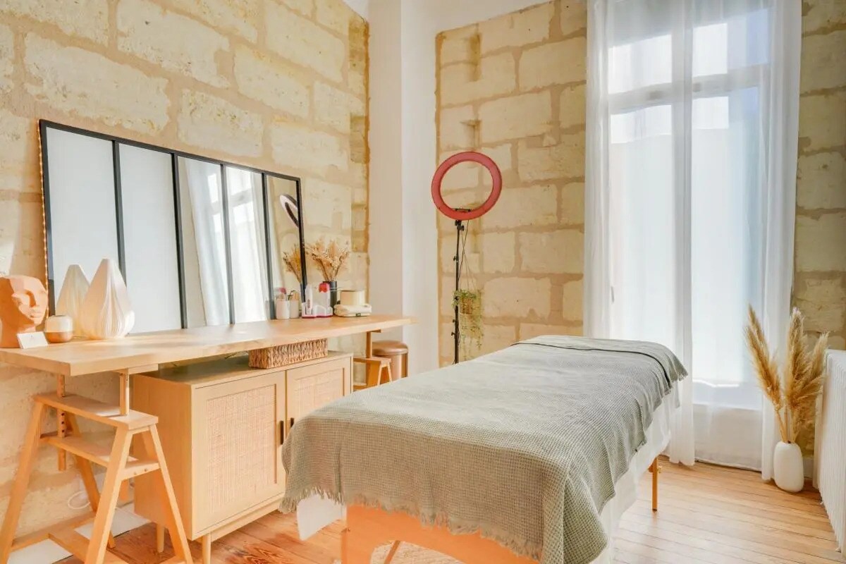 Office in Le Bouscat for lease Interior Photo- Image 1 of 11