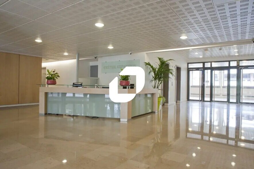 Office in Créteil for lease - Lobby - Image 2 of 13