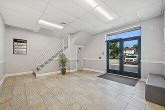 2201-2211 Merrick Rd, Merrick, NY for lease Interior Photo- Image 2 of 13