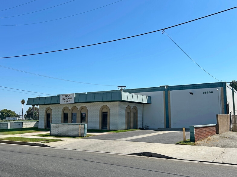 16606 Schoenborn St, North Hills, CA for lease - Building Photo - Image 1 of 7