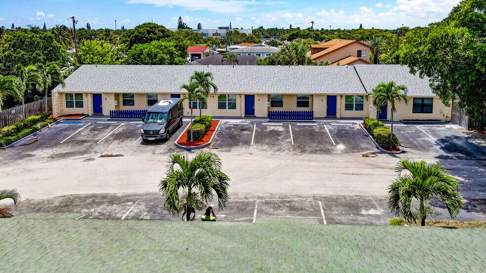 828 Minnesota St, Lantana, FL 33462