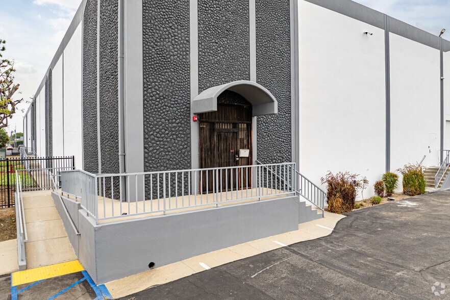 15205-15235 Stafford St, City Of Industry, CA for lease - Building Photo - Image 3 of 14