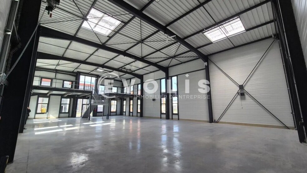 Flex in Serris for lease - Interior Photo - Image 2 of 3