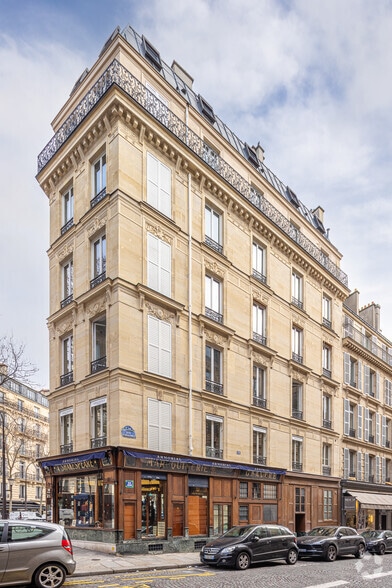 Retail in 109 Boulevard Haussmann, Paris for lease - Building Photo - Image 3 of 3