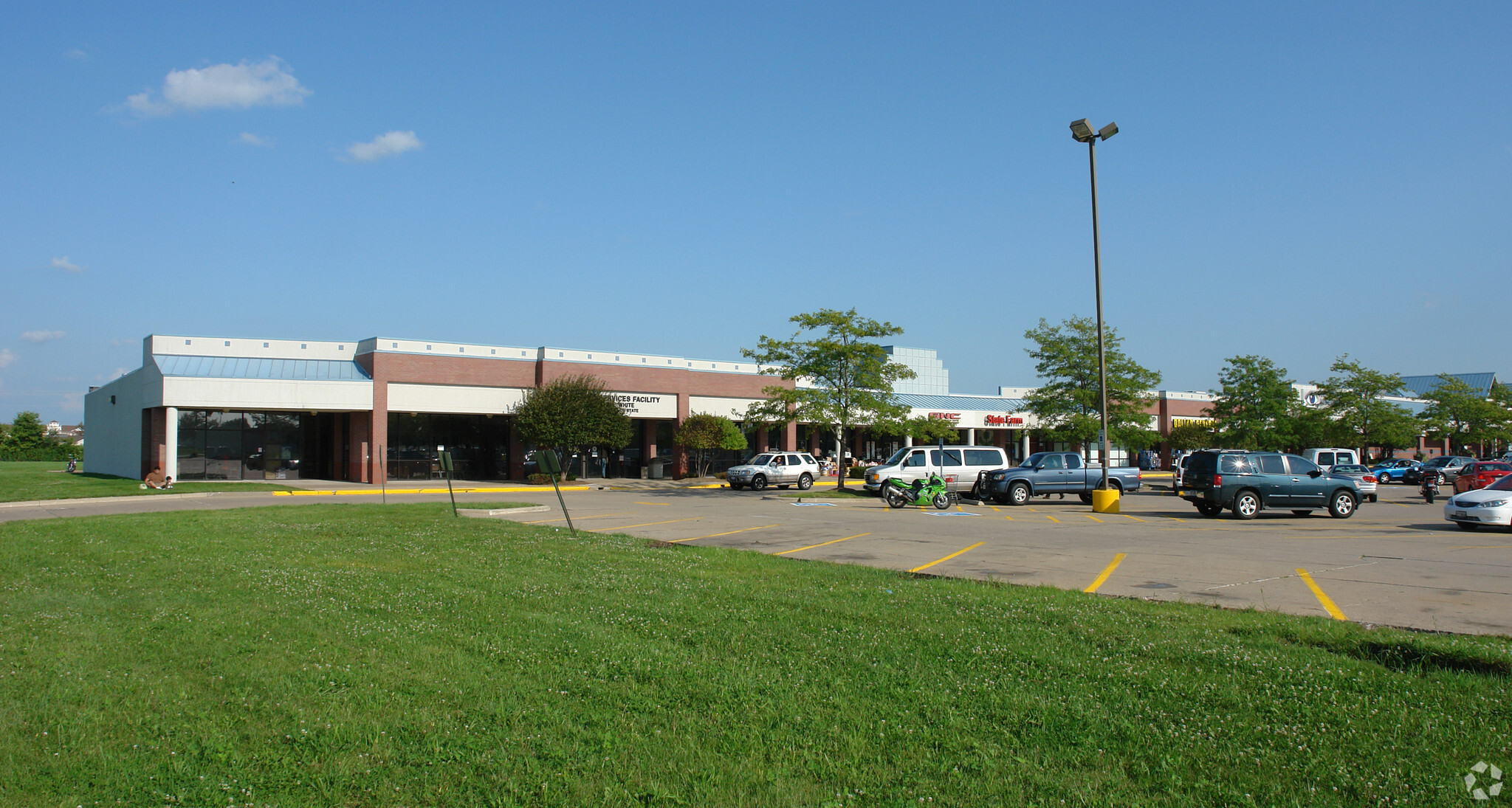 2001-2017 5th St, Silvis, IL for lease Primary Photo- Image 1 of 6