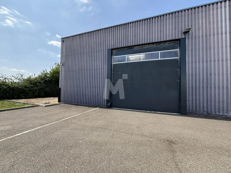 Flex in Égly for lease - Building Photo - Image 3 of 11