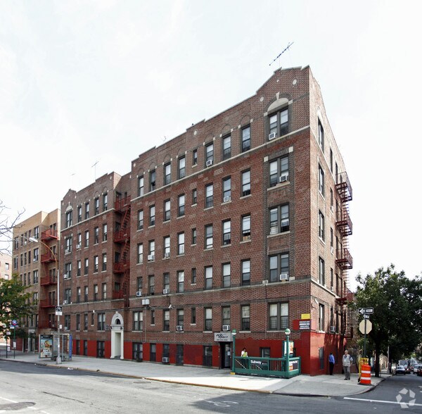 201-209 E 203rd St, Bronx, NY for sale - Primary Photo - Image 1 of 1
