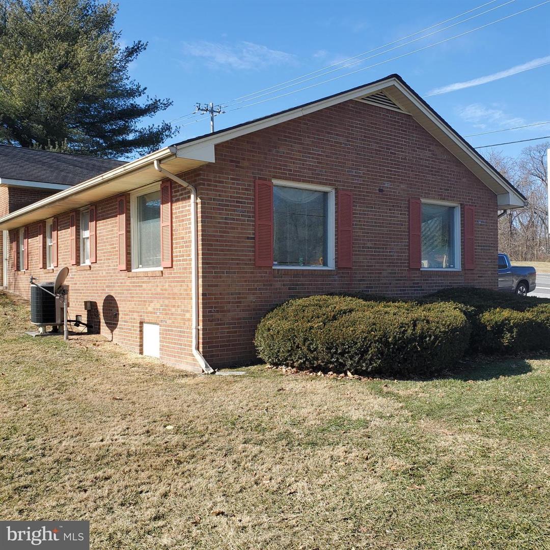 1220 N Royal Ave, Front Royal, VA 22630