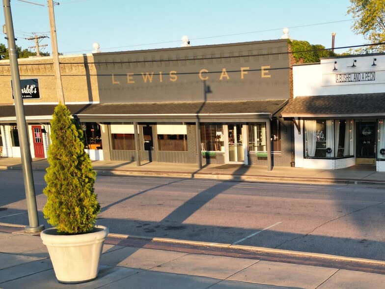 145 S Main St, Saint Clair, MO for sale - Primary Photo - Image 1 of 31