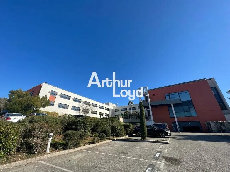 Office in SOPHIA ANTIPOLIS for lease - Building Photo - Image 1 of 14