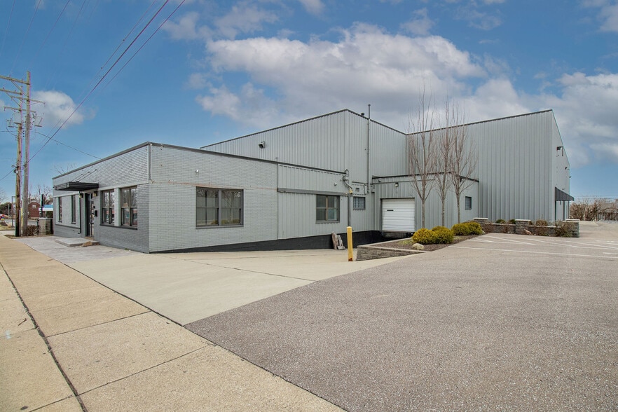 415 Greenwell Ave, Cincinnati, OH for lease - Building Photo - Image 1 of 18