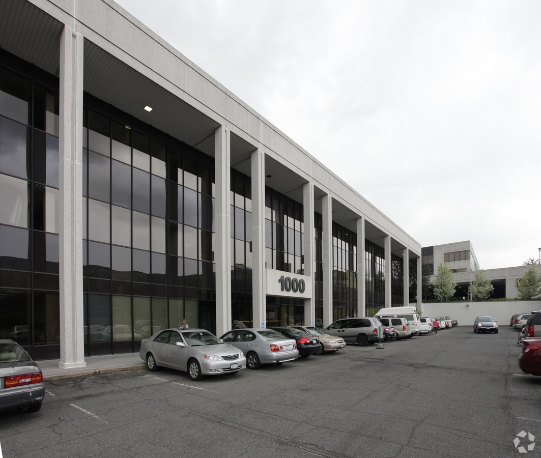 1000 Northern Blvd, Great Neck, NY 11021 Office/Medical for Lease