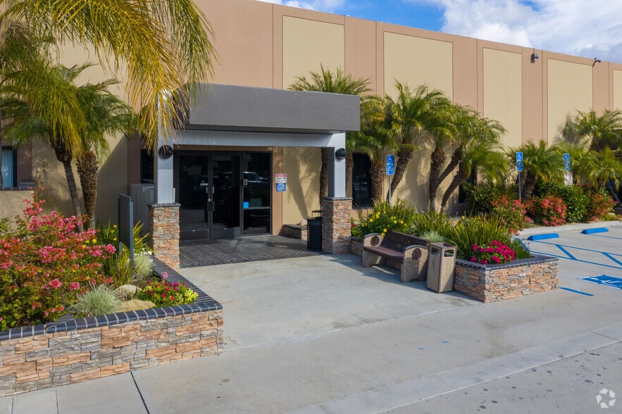 45 W Easy St, Simi Valley, CA for lease - Building Photo - Image 3 of 21