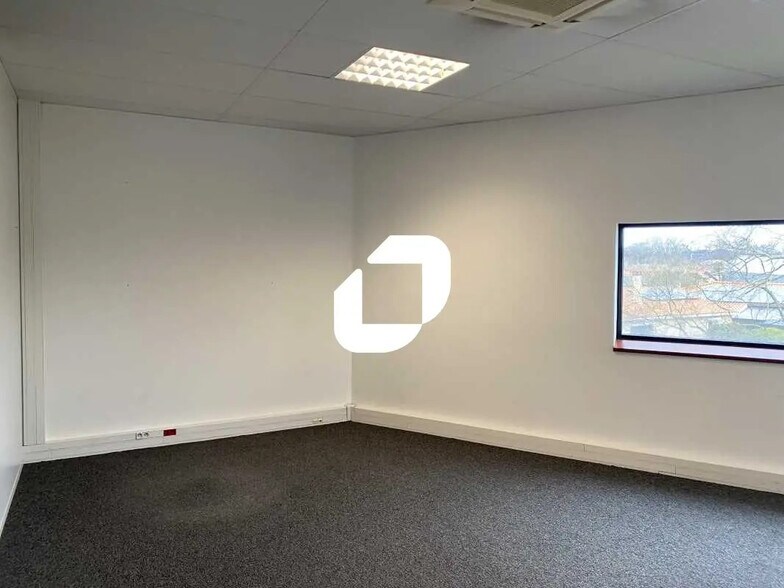 Office in Mérignac for lease - Interior Photo - Image 3 of 18