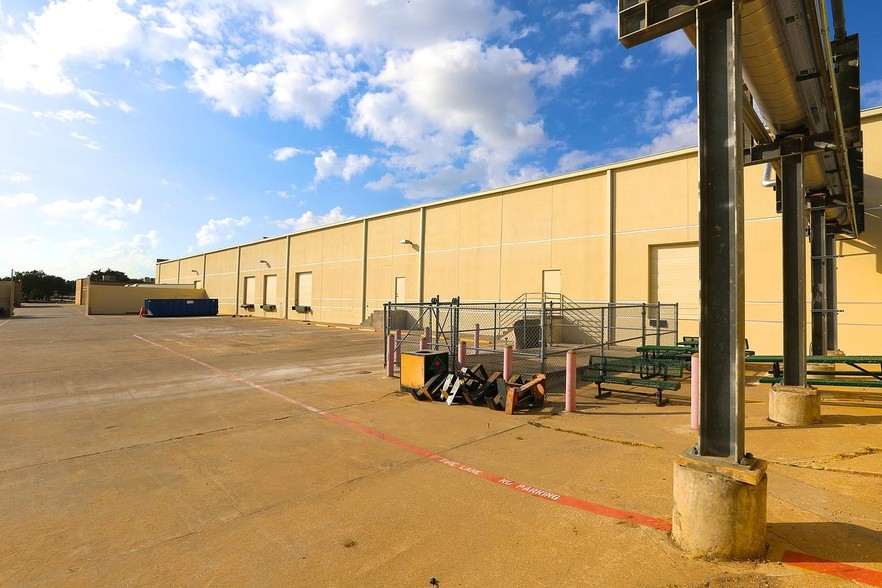 High Tech Manufacturing Complex portfolio of 4 properties for sale on LoopNet.com - Building Photo - Image 3 of 4