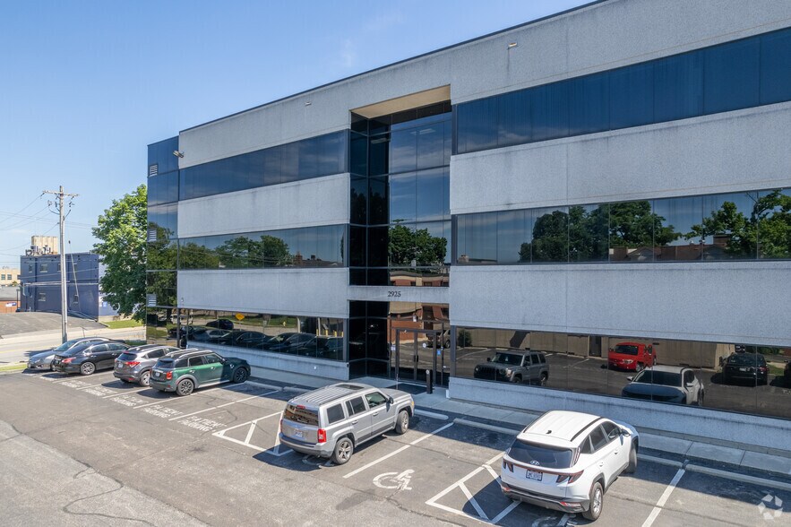 2925 Vernon Pl, Cincinnati, OH for lease - Building Photo - Image 2 of 4