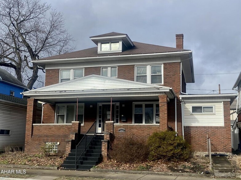 2410 Broad Ave, Altoona, PA for sale - Primary Photo - Image 1 of 30