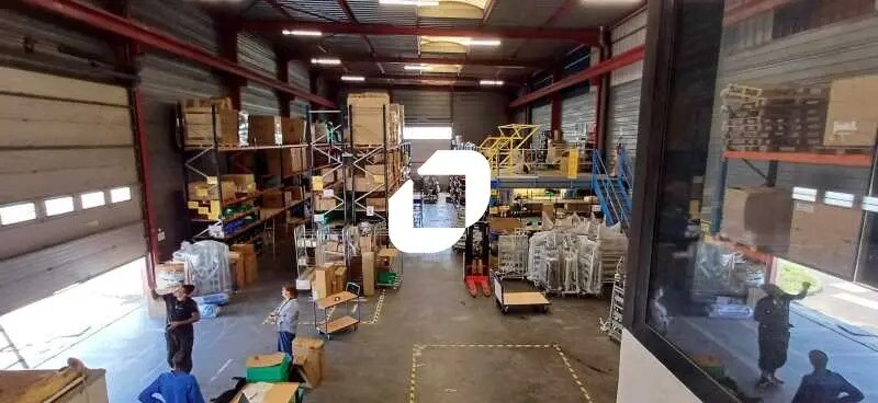 Office in Mantes-la-Ville for lease Interior Photo- Image 1 of 8