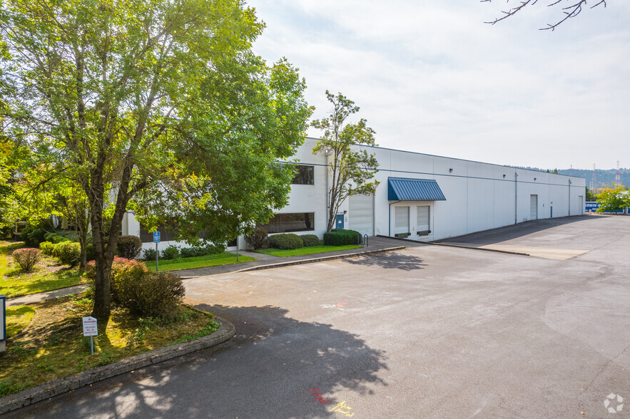 13327 N Woodrush Way, Portland, OR for lease - Primary Photo - Image 1 of 19