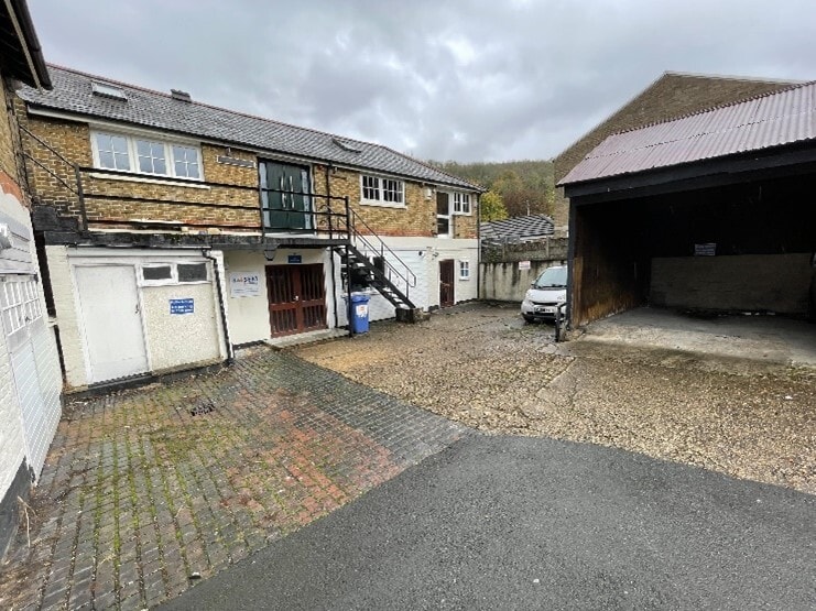 19-21 Timber Ln, Caterham for lease - Building Photo - Image 2 of 2