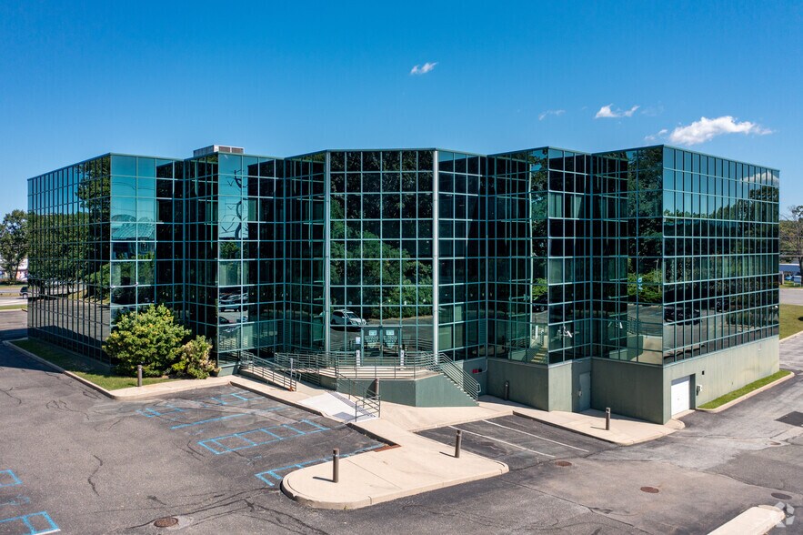 1180 Veterans Memorial Hwy, Hauppauge, NY 11788