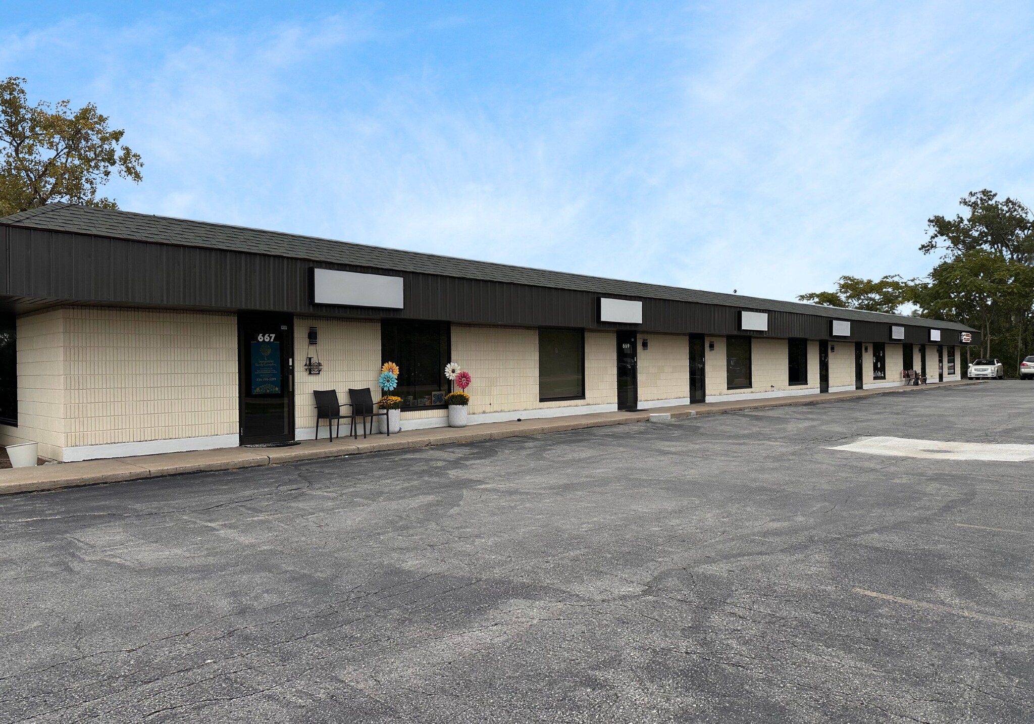 669-677 Cooper St, Monroe, MI for lease Building Photo- Image 1 of 11