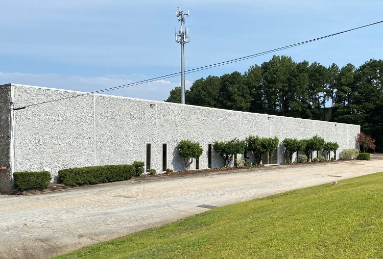 2211 Lithonia Industrial Blvd, Lithonia, GA for lease - Primary Photo - Image 1 of 11