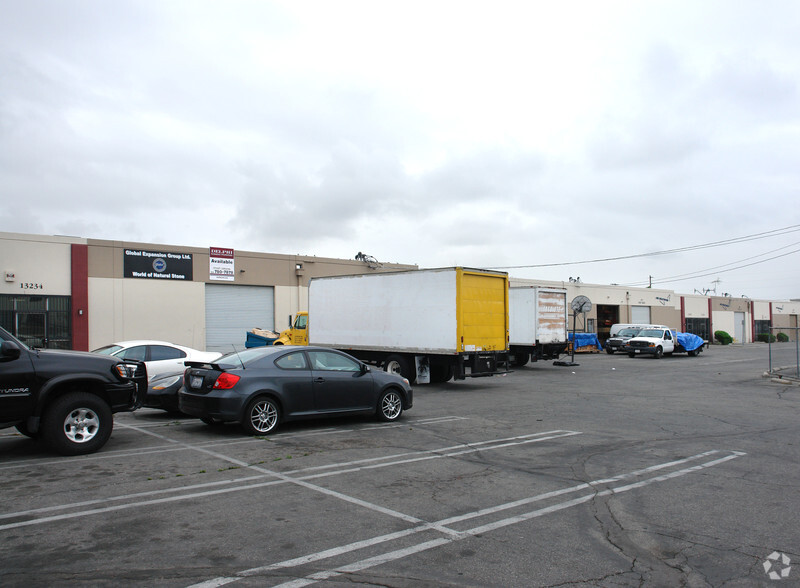 13230-13240 Weidner St, Pacoima, CA for lease - Building Photo - Image 3 of 3