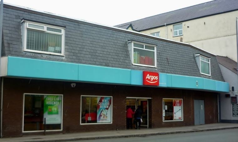 3 Pool Side, Caernarfon for sale Primary Photo- Image 1 of 1