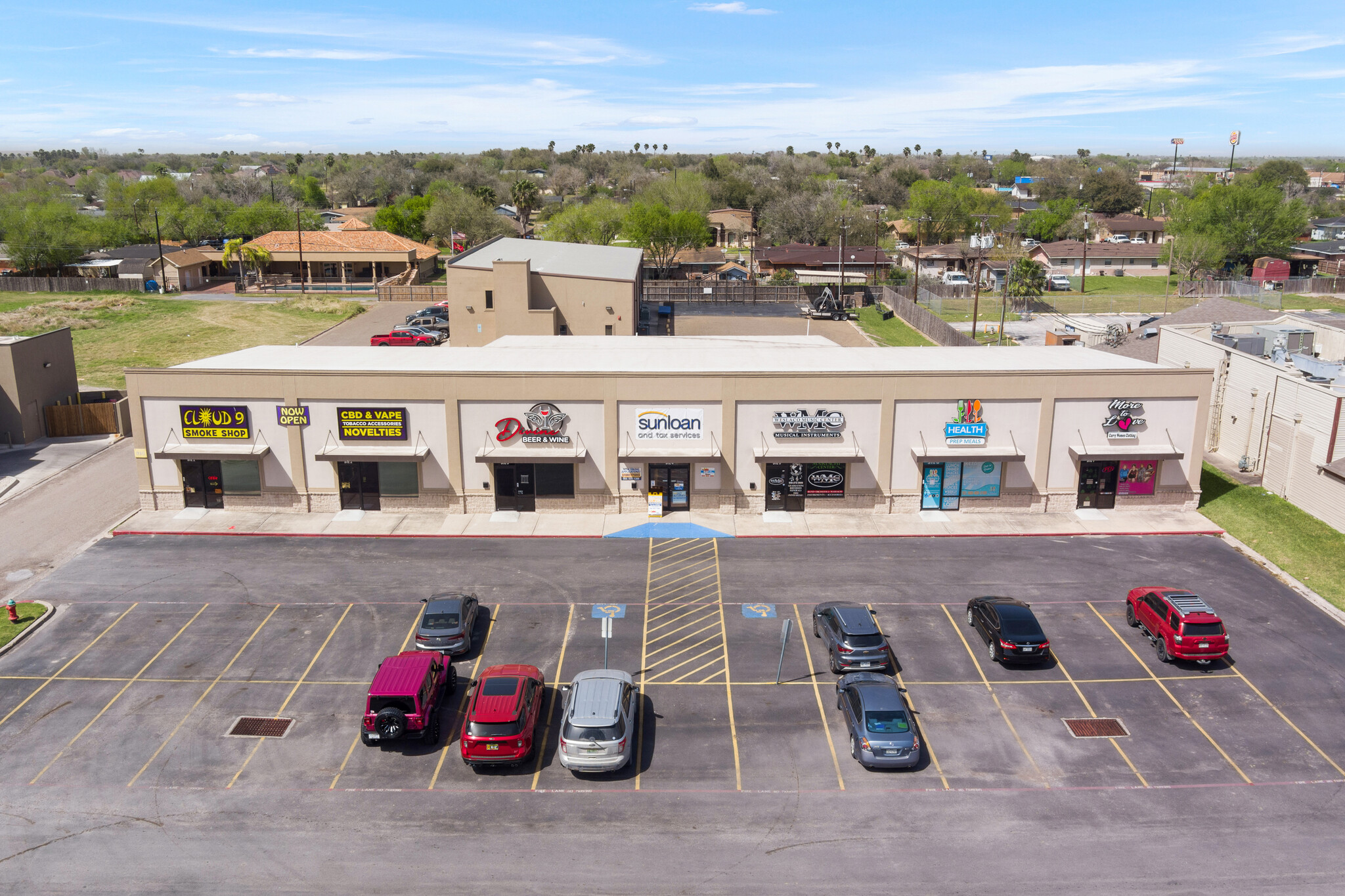 310-312 W Expressway 83, Weslaco, TX for lease Building Photo- Image 1 of 10