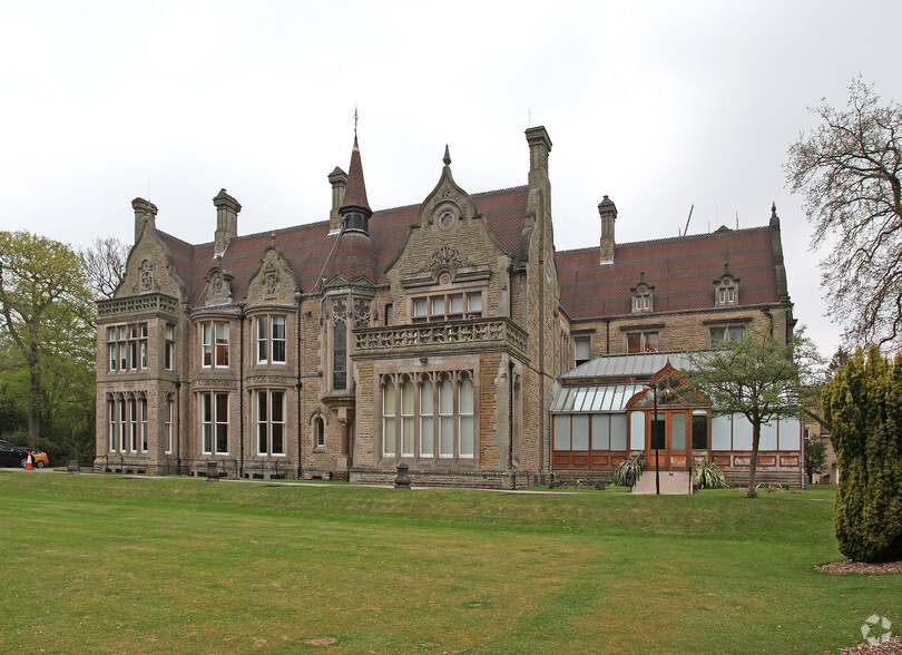 Dunham Rd, Altrincham, WA14 4QF Denzell House